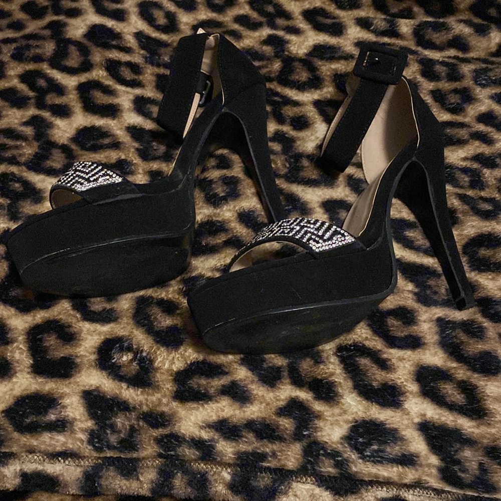 Shoes - Picture 4 of 4